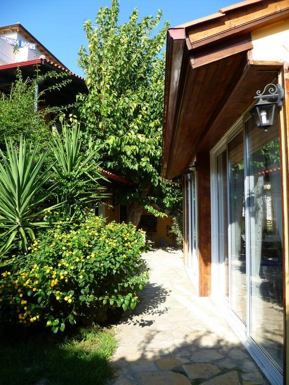 Meliti Guesthouse Akráta Exterior foto